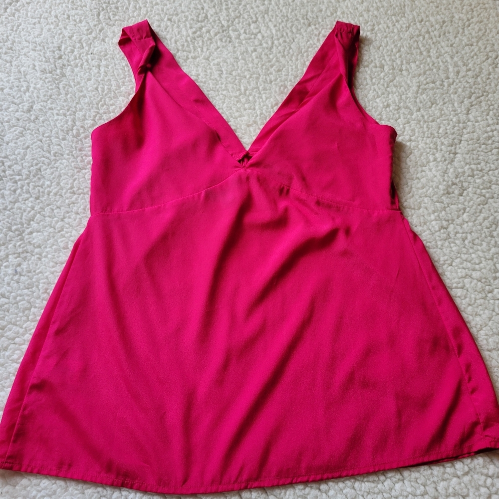 Double V low-cut top